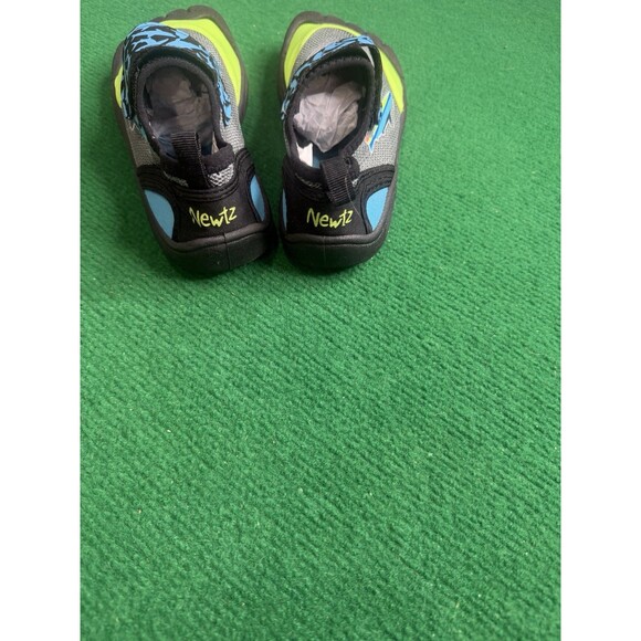 Newtz Boys Youth Water Shoes Size 2/3 UPF 50+  Toe Shoes - Picture 3 of 6